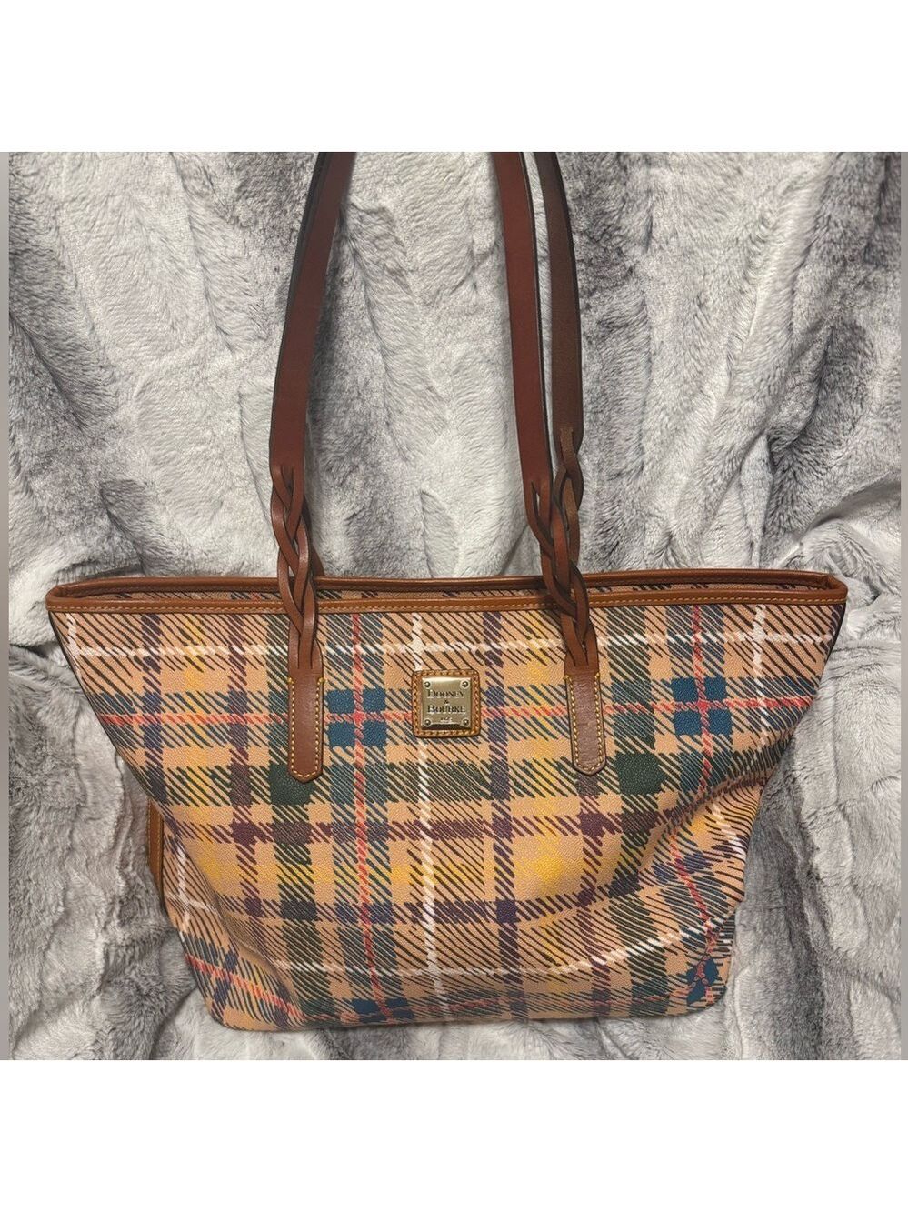 Dooney & Bourke - Tartan Plaid Collection Large Tote - EUC - Zipper Top Closure